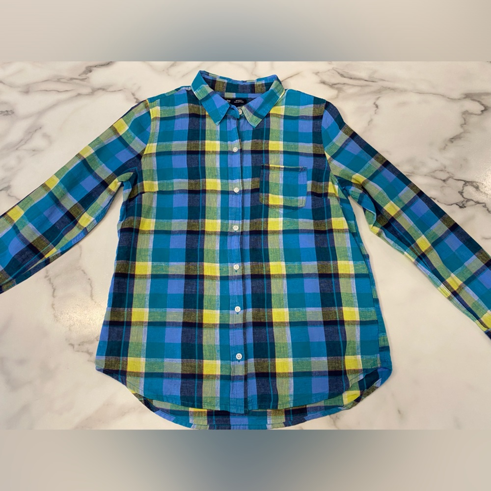 Gap women’s plaid Boyfriend fit button down long sleeve shirt